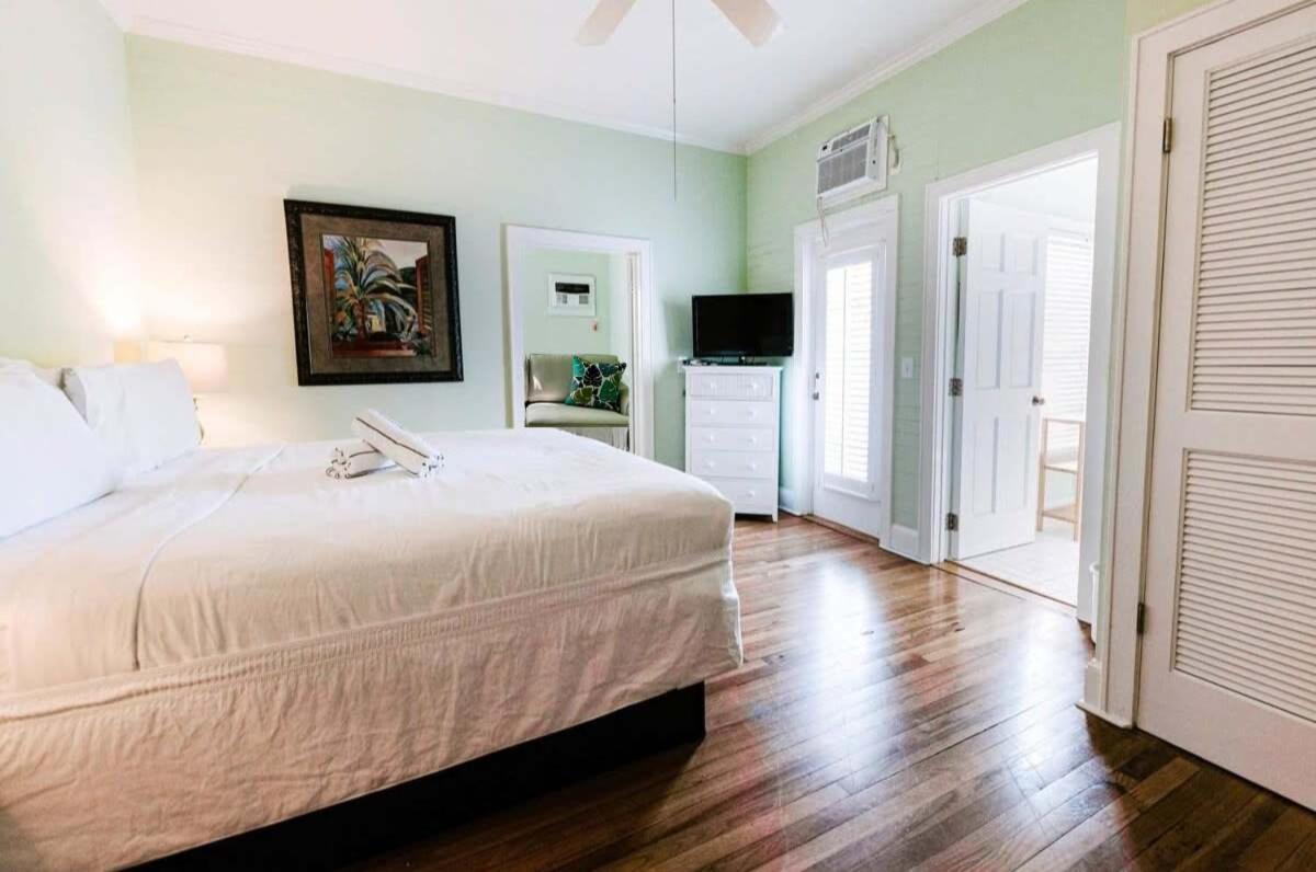 Deluxe King With Balcony - At James House With Parking! คีย์เวสต์ ภายนอก รูปภาพ