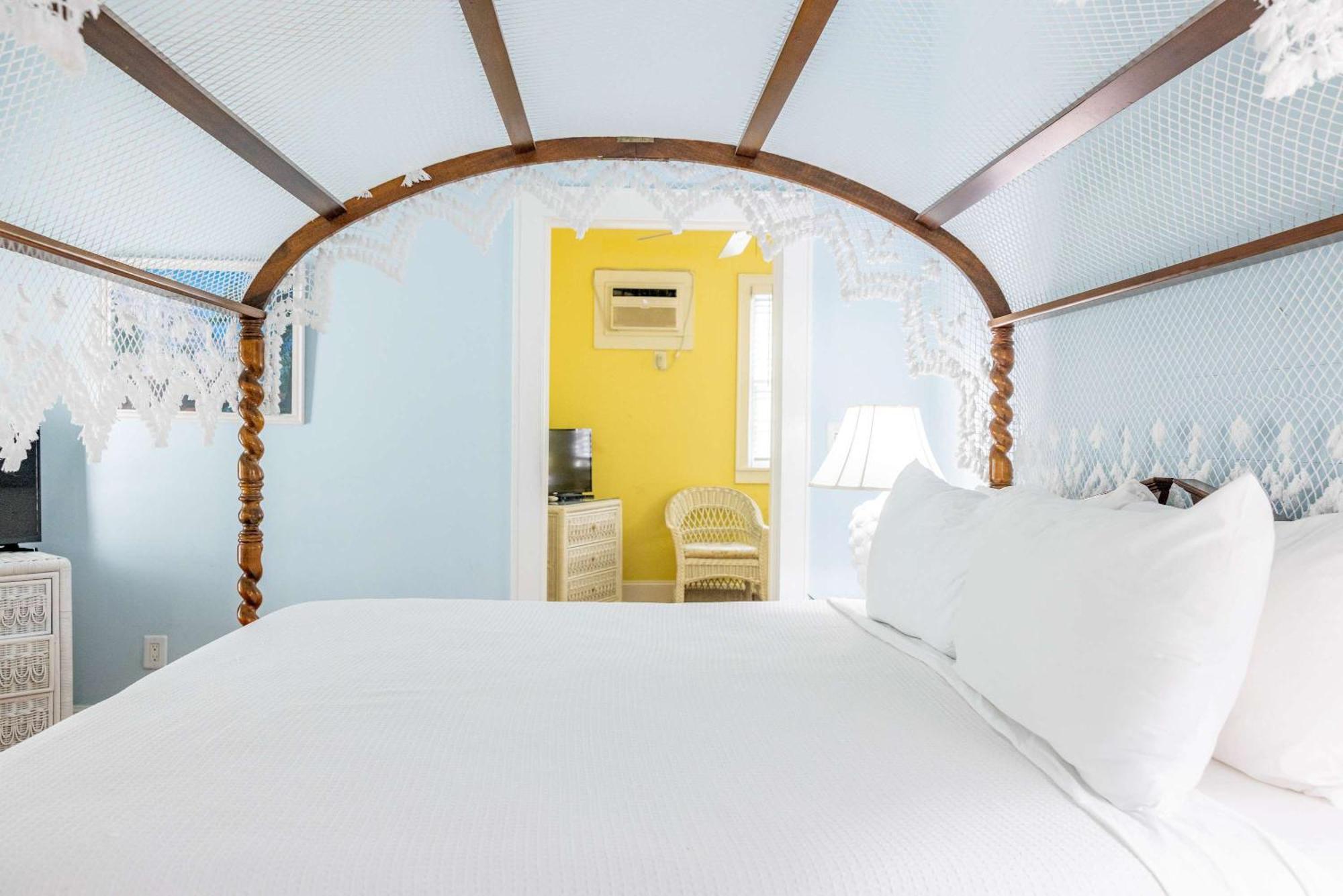 Deluxe King With Balcony - At James House With Parking! คีย์เวสต์ ภายนอก รูปภาพ